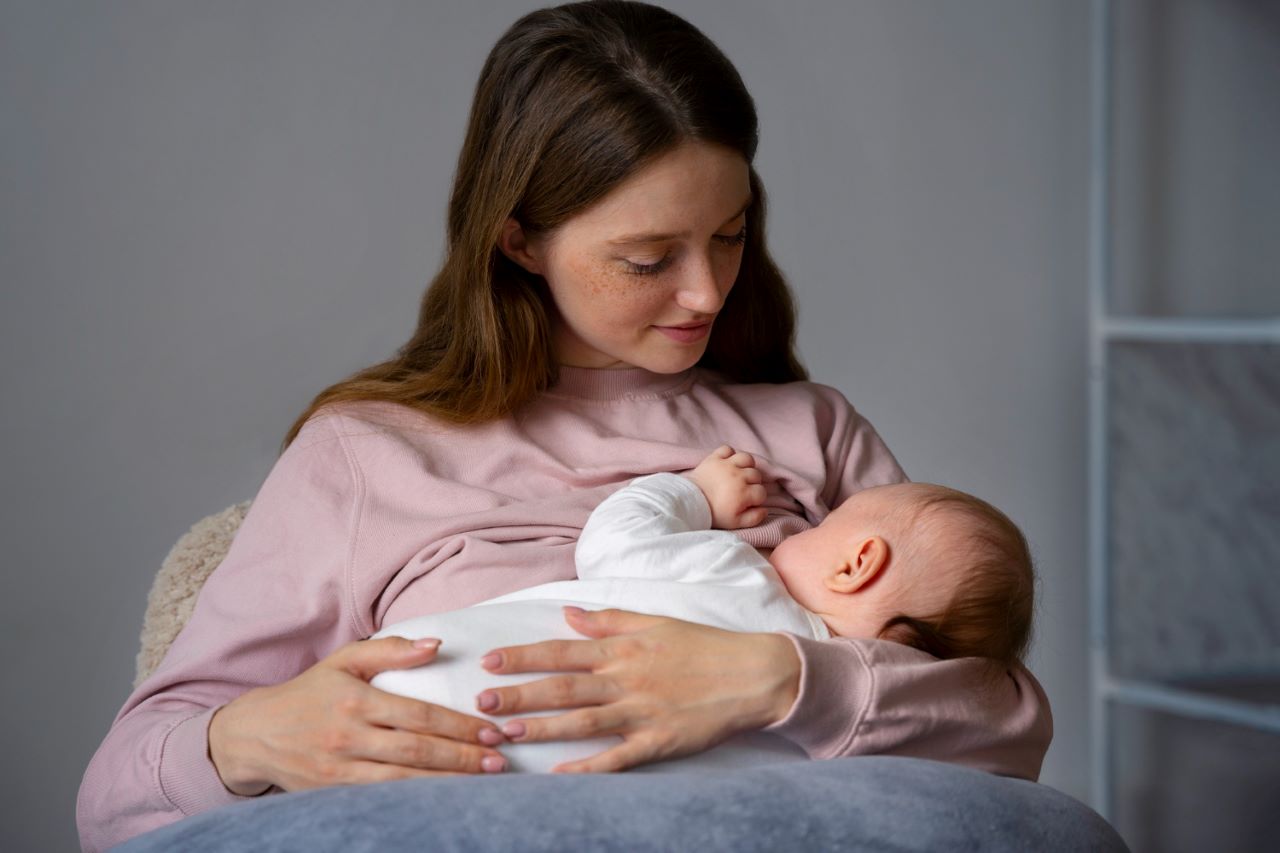 親餵姿勢教學新手媽媽必看，3種母乳親餵姿勢快速上手
